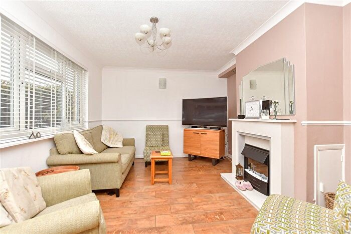 3 Bedroom Semi-detached House For Sale In Dean Road, Sittingbourne, Kent, ME10