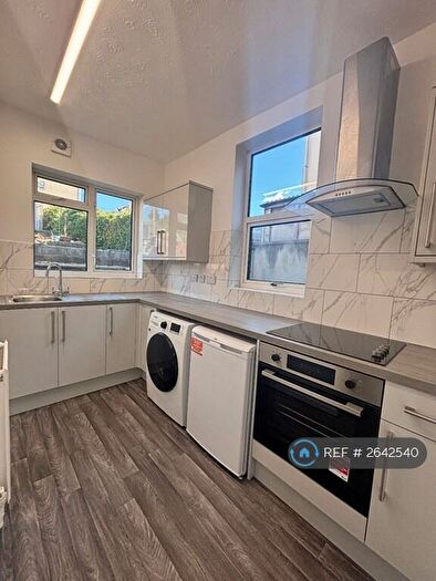 2 Bedroom Flat To Rent In Charlton Road, Kingswood, Bristol, BS15