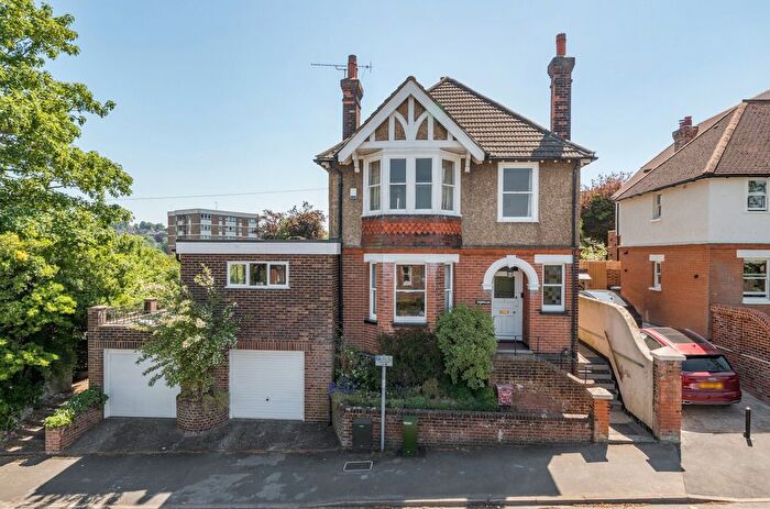 4 Bedroom Detached House For Sale In Guildford, Surrey, GU2