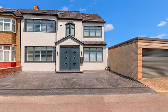 6 Bedroom End Terrace House To Rent In Brook Crescent, Chingford, London, E4