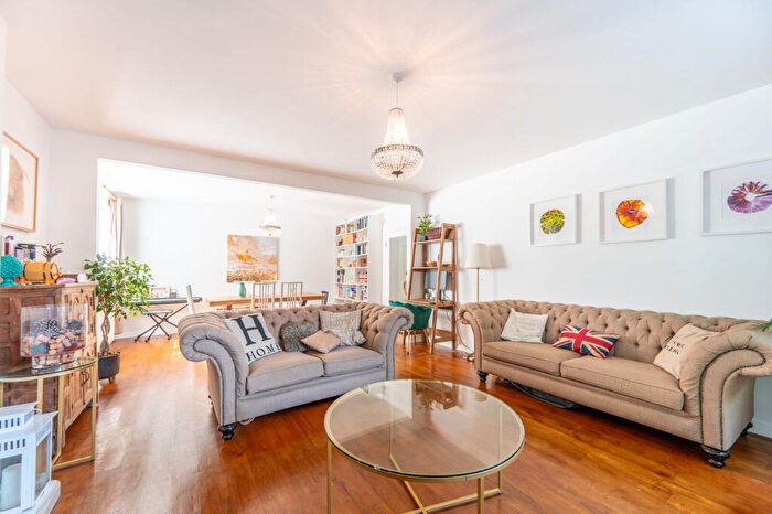 3 Bedroom Flat For Sale In Willesden Lane, Brondesbury Park, London, NW6