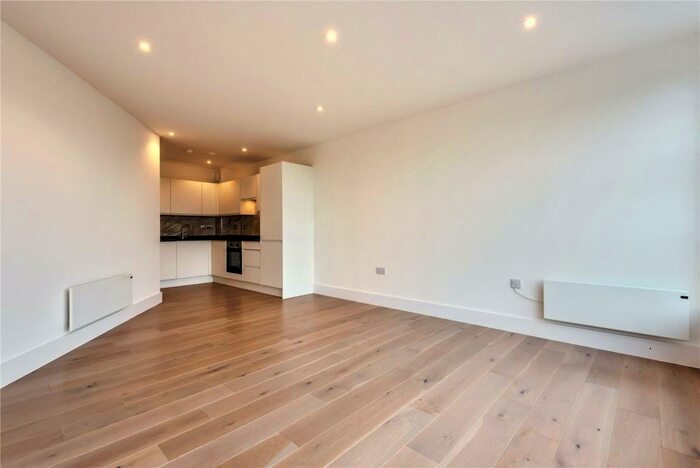 2 Bedroom Apartment To Rent In The Boulevard, Cain Road, Bracknell, Berkshire, RG12