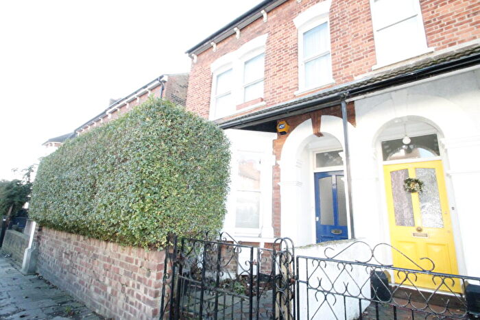 2 Bedroom Flat To Rent In Lennard Road, Penge, SE20