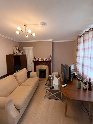 3 Bedroom Semi-Detached House To Rent In Shepton Walk, Bristol, BS3