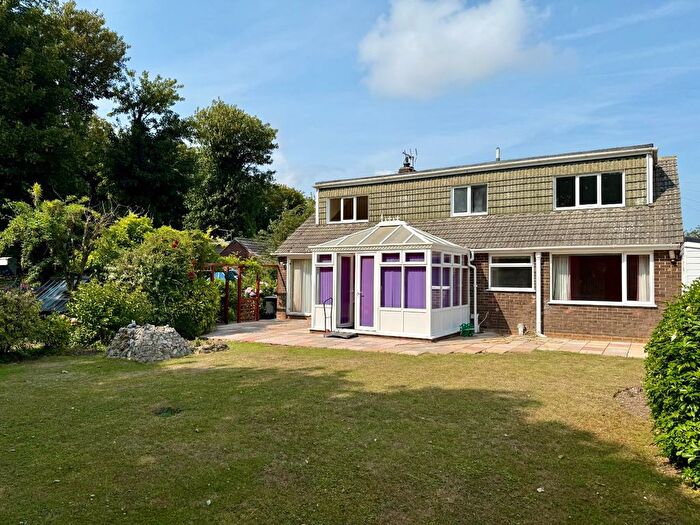 3 Bedroom Bungalow For Sale In Martin Dale Crescent, Martin Mill, Dover, Kent, CT15