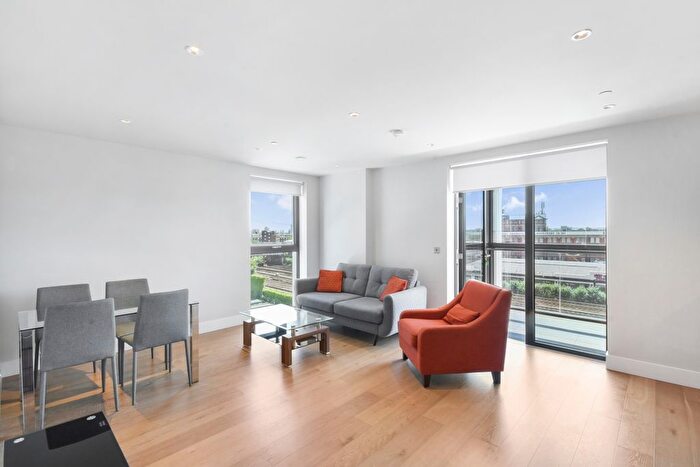 2 Bedroom Flat To Rent In St. Josephs Street, London, SW8