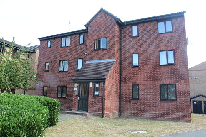 Studio To Rent In Latimer Drive, Hornchurch, RM12