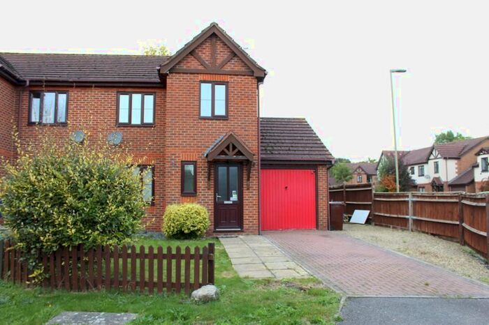 3 Bedroom Property To Rent In Yealm Close, Didcot, OX11