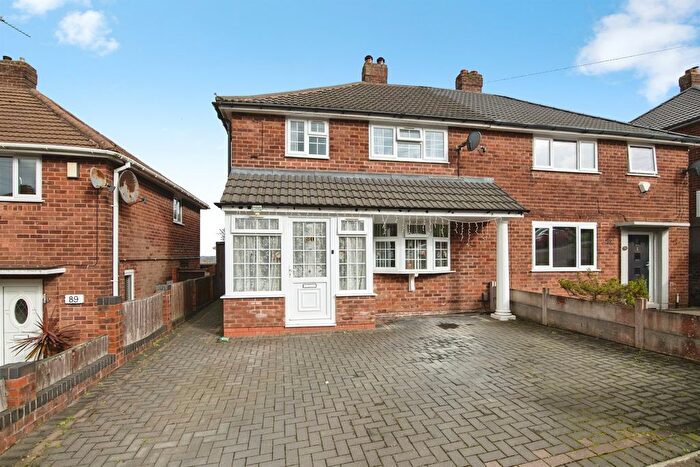 3 Bedroom Semi Detached House For Sale In Poplar Avenue, Tividale, Oldbury, B69