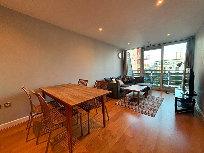 2 Bedroom Flat To Rent In Canal Square, Birmingham, B16