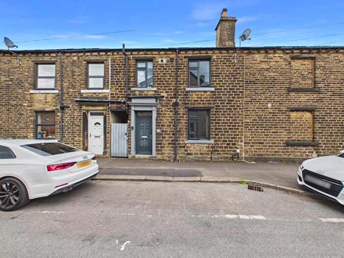 2 Bedroom Terraced House For Sale In Thorncliffe Street, Huddersfield, HD3