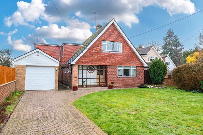 4 Bedroom Detached House For Sale In Moulsham Lane, Yateley, Hampshire, GU46