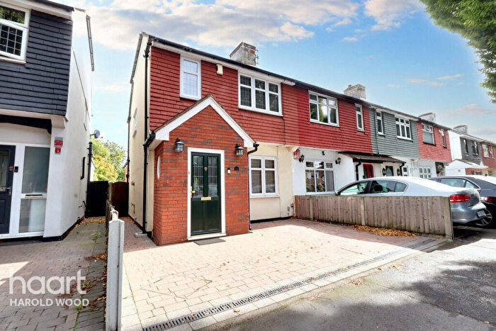 3 Bedroom End Of Terrace House For Sale In Avenue Road, Harold Wood, RM3