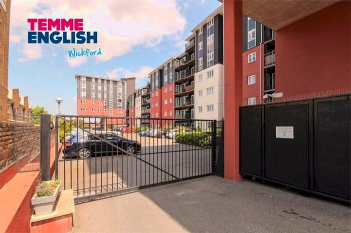 2 Bedroom Flat To Rent In Lower Southend Road, Wickford SS11