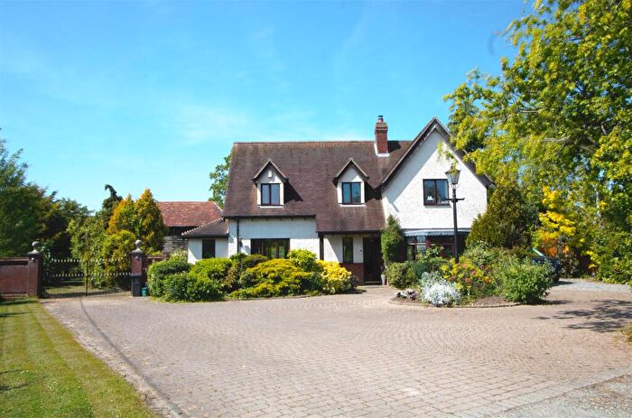 4 Bedroom Detached House For Sale In Church Road, Ramsden Bellhouse, Billericay, CM11