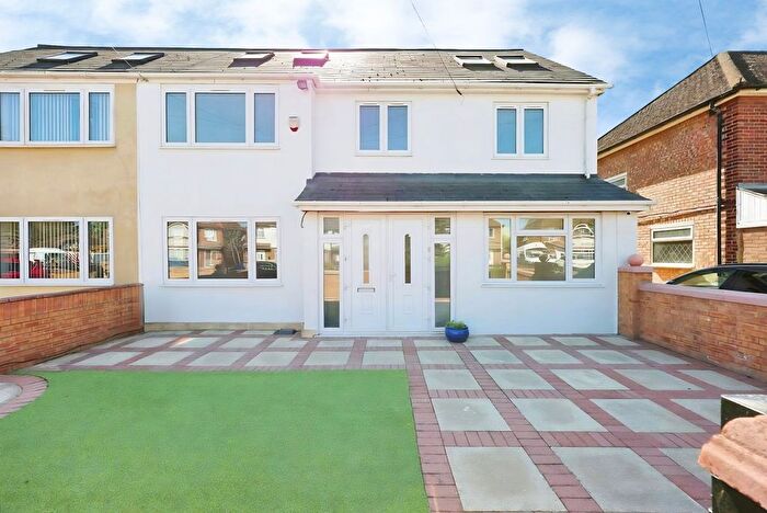6 Bedroom Semi-Detached House For Sale In Fairway Avenue, West Drayton, UB7
