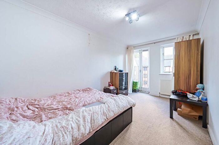 2 Bedroom Flat To Rent In Consul House, , Bow, London, E3