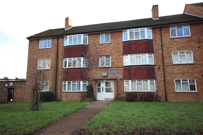 2 Bedroom Flat For Sale In Enfield Road, Enfield, EN2