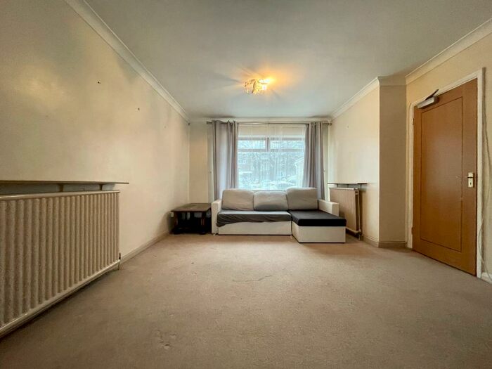 3 Bedroom House To Rent In Stamford Drive, Bromley, BR2