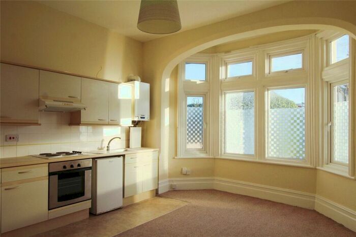 1 Bedroom Flat To Rent In Avenue South, Surbiton, KT5