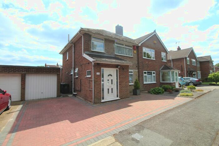 3 Bedroom Semi-Detached House To Rent In The Chase, Bexleyheath, DA7