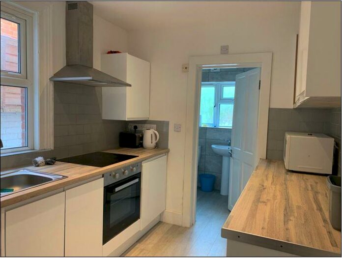 4 Bedroom Terraced House To Rent In Pitcroft Avenue, Reading, RG6