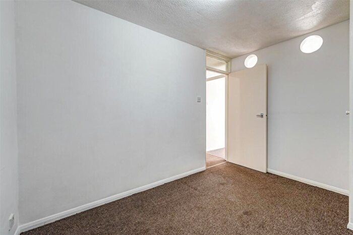 1 Bedroom Flat For Sale In Chesswood Road, Worthing, West Sussex, BN11