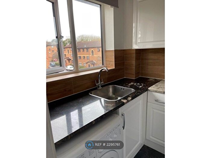 1 Bedroom Flat To Rent In Winston Close, Greenhithe, DA9