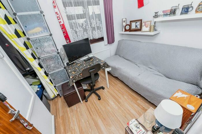 2 Bedroom Terraced House For Sale In Chiltern Gardens, Waller Avenue, Luton, Bedfordshire, LU4