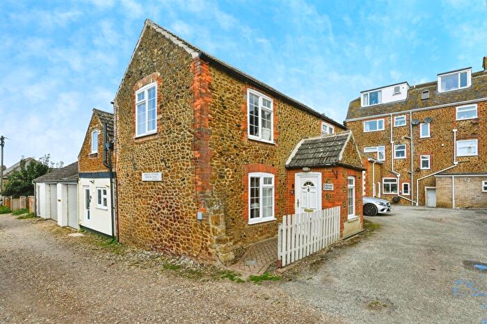 2 Bedroom Cottage For Sale In Chapel Lane, Hunstanton, PE36