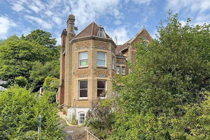 4 Bedroom Flat For Sale In Peperharow Road, Godalming, GU7
