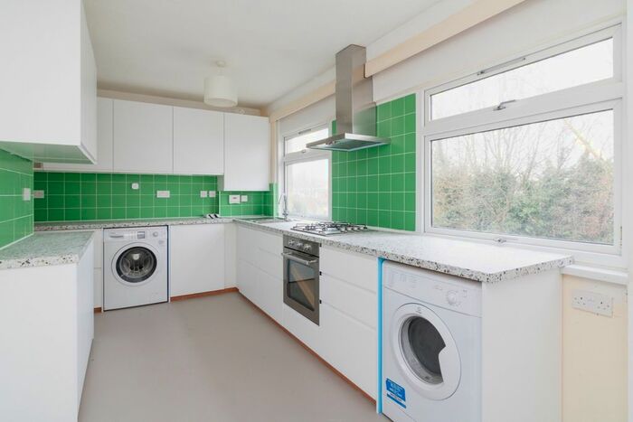 2 Bedroom Flat To Rent In Downs Road, Canterbury, CT2