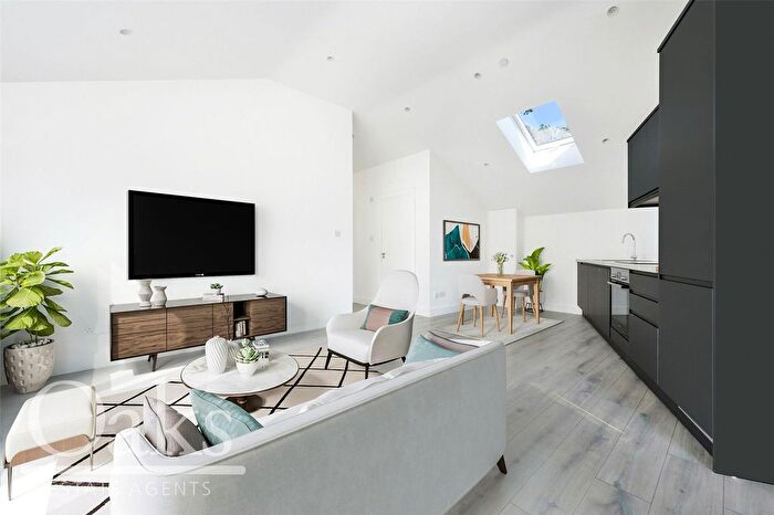 2 Bedroom Flat For Sale In Portland Road, South Norwood, SE25