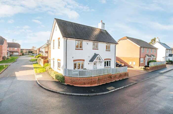 4 Bedroom Detached House For Sale In Stroudfields, Petersfield, GU32