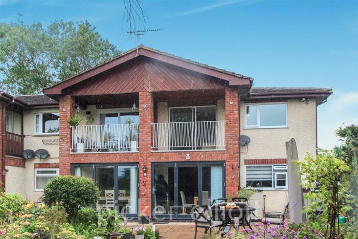 2 Bedroom Flat To Rent In Fairways Court, Hinckley, LE10