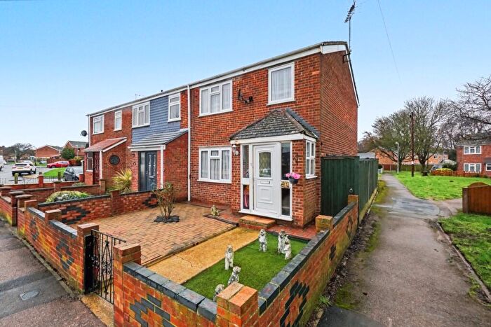 3 Bedroom End Of Terrace House For Sale In Oak Road, Sittingbourne, Kent, ME10