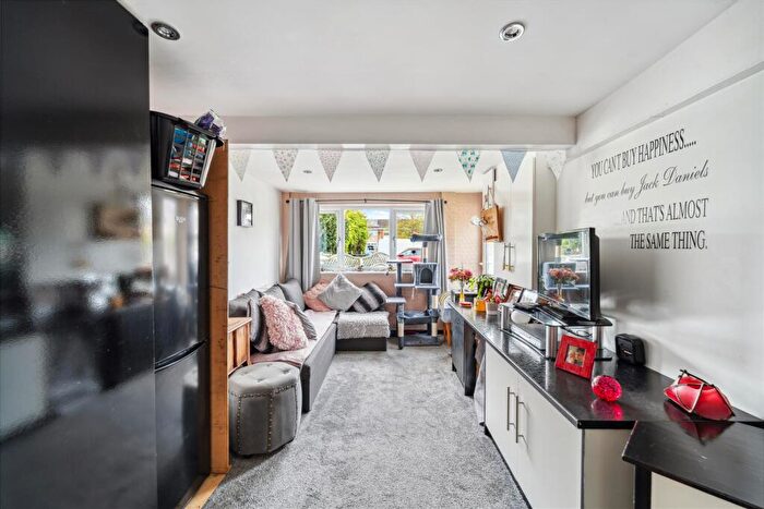 3 Bedroom Terraced House For Sale In Redwood, Sale, M33