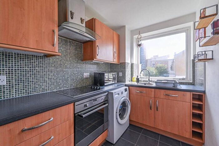1 Bedroom Flat To Rent In Felixstowe Court, , Gallions Reach, London, E16