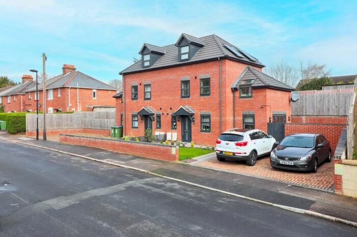 4 Bedroom Semi-Detached House To Rent In Harrison Road, Southampton, SO17