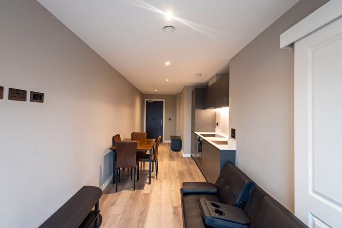 1 Bedroom Flat To Rent In Springwell Gardens, Whitehall Road, Leeds, LS12