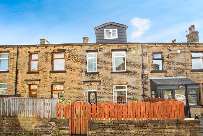 4 Bedroom Terraced House For Sale In Eversley Place, Halifax, HX2