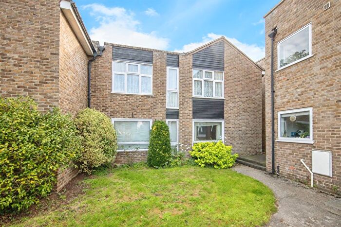2 Bedroom Maisonette For Sale In Lexden Road, Colchester, CO3
