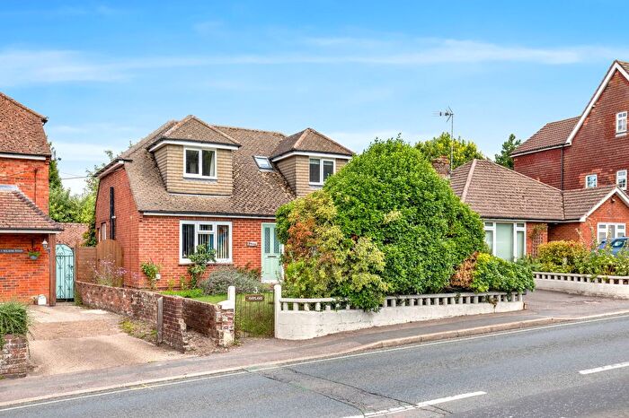 4 Bedroom Detached House For Sale In Wilsom Road, Alton, GU34