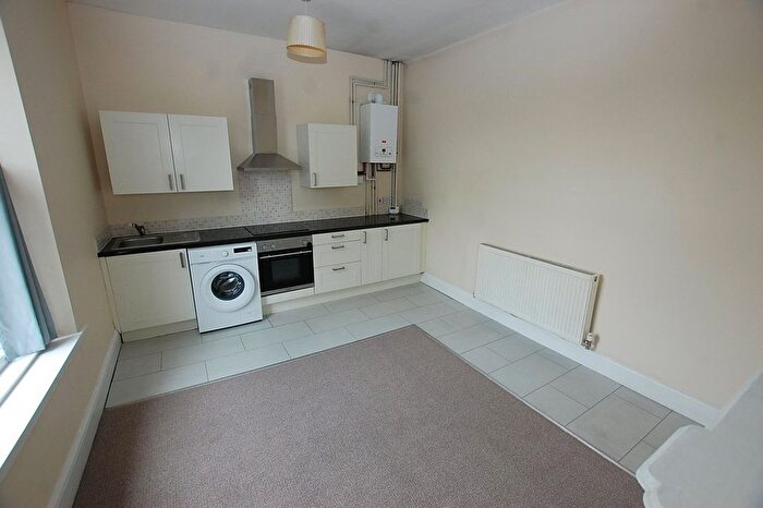 2 Bedroom Flat To Rent In Fletcher Street, Ashton-Under-Lyne, Greater Manchester, OL6