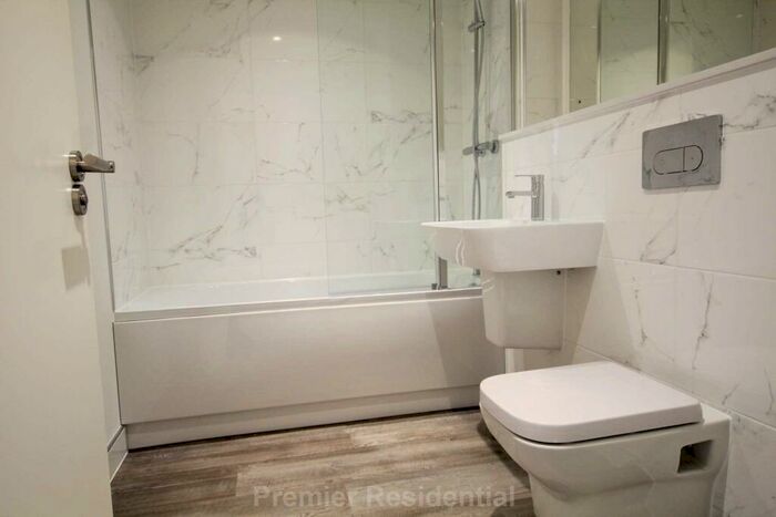 2 Bedroom Apartment For Sale In The Bank, Sheepcote St, Birmingham, B16