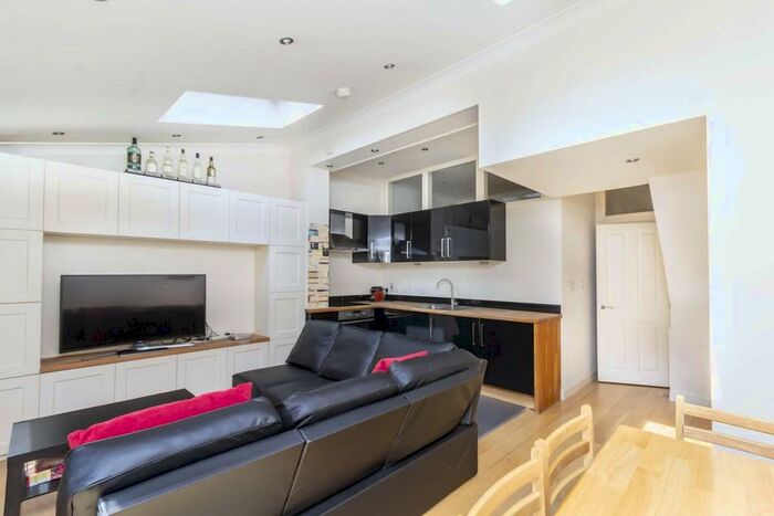 2 Bedroom Flat To Rent In Aspenlea Road, London, W6