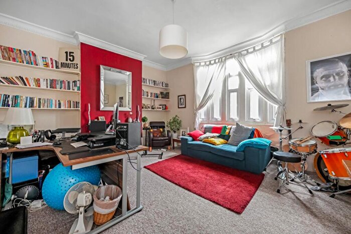 2 Bedroom Flat To Rent In Brockley, London, SE4