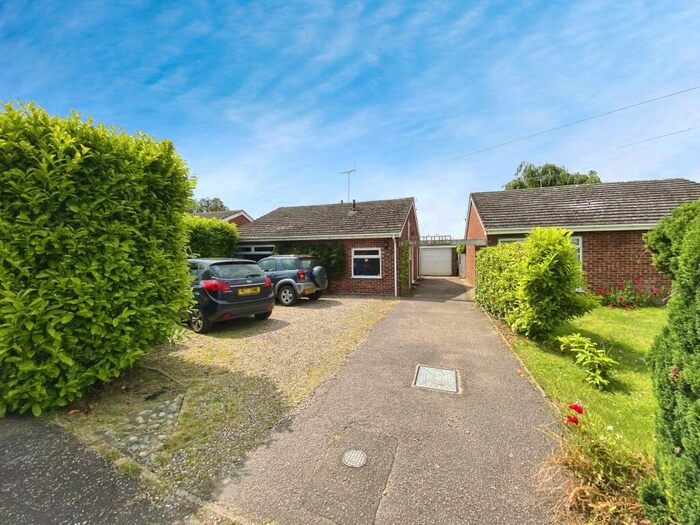 3 Bedroom Bungalow To Rent In Two Saints Close, NR12