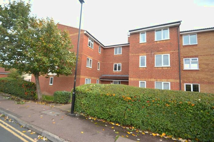 1 Bedroom Flat To Rent In Redford Close, Feltham, TW13
