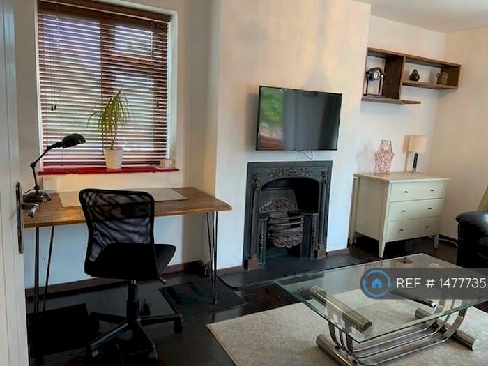 2 Bedroom Flat To Rent In Althorne Gardens, London, E18